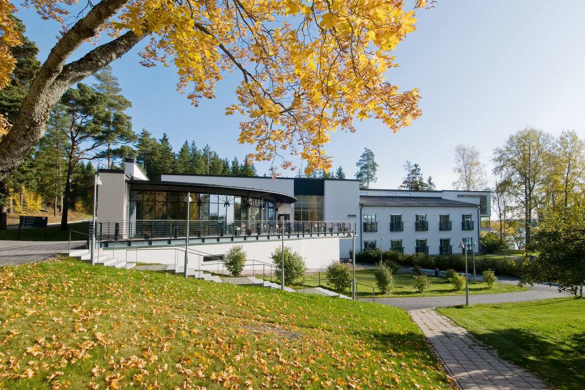 Senaps lägergård en vacker höstdag.