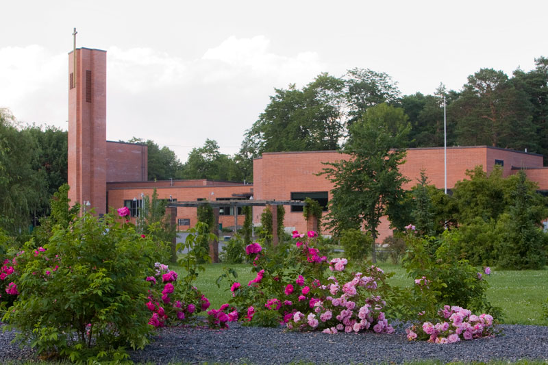 Henrikskyrkan och församlingscentrum Henrikskyrkan.
