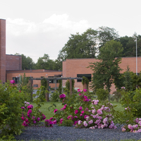 Henrikskyrkan och församlingscentrum Henrikskyrkan och församlingscentrum